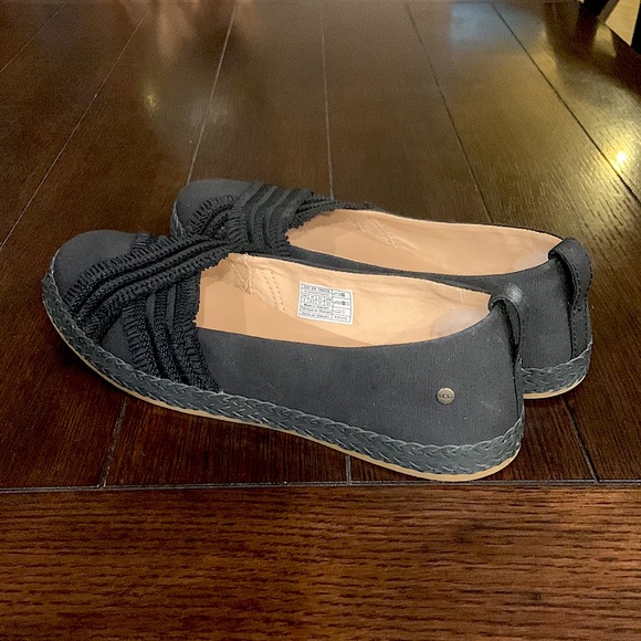 Woman’s sz6 Ugg canvas slip ons - Picture 3 of 5